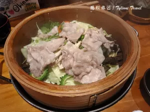 日本【沖繩美食】島豚屋 しまぶた屋，蒸籠阿古豬 | 清蒸濃縮的美味 | 訂位附可愛迎賓圖畫 | 日本沖繩恩納村美食推薦