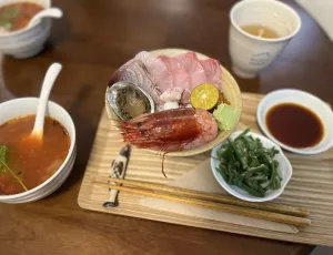 臺北市中正區(qū)「勉強中」海鮮手作料理專門店- 結(jié)合臺日食材的海鮮丼飯料理