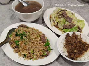 最嫩的溫體牛肉！這裡牛肉炒飯、燥飯還有招牌牛肉湯通通都有，份量滿滿吃到超飽，讓你體驗(yàn)超過兩萬人讚的美味。