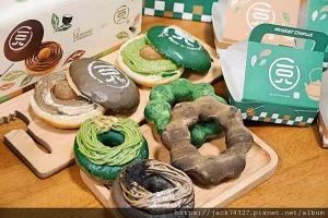 {臺中美食}Mister Donut 濃厚雙茶季，攜手來自北海道的 高品質抹茶甜品專賣店「一〇八抹茶茶廊」 以抹茶及焙茶雙茶出擊，還不快吃起來！