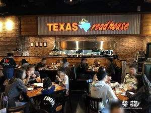 【桃園】Texas Roadhouse德州鮮切牛排｜大口吃火烤美味(含菜單)｜柴貓趴趴走