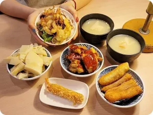 【西區(qū)】魚日內(nèi)人 魯肉飯一定要來個炸蛋~拌上蛋液好好吃??