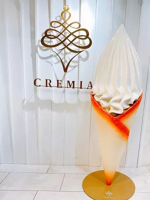 【臺中 甜點】CREMIA北海道冰淇淋之神-臺中新光三越中港店，終於吃到傳說中很厲害的雙杯滿足~好滿足