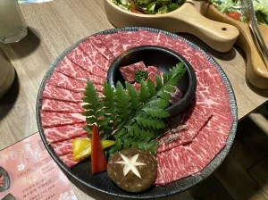 【臺(tái)中 燒肉】澄居烤物燒肉-中科店，冷藏肉/海鮮/沙拉都好好吃，360度零死角值得一吃的燒肉