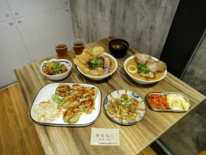 【美食】「好先生美食 明峰店」臭豆腐、麵線，汐止臭豆腐推薦、汐止麵線推薦、汐止小吃推薦 (附菜單)