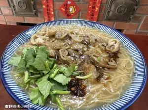 誤打誤撞的平民美食【轉(zhuǎn)角大腸麵線】滷得夠味入口滑順｜宜蘭頭城小吃推薦