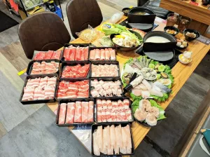 【美食】「饗樂 火烤兩吃 鍋物」火鍋燒烤吃到飽只要299元起，板橋火鍋吃到飽推薦、板橋聚餐推薦 (附菜單價位)