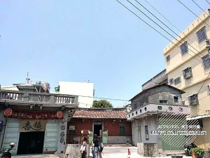 高雄左營-[杏福巷子] 廖家古厝旁近蓮池潭景點，冰涼手工杏仁茶與杏仁豆腐，古早味濃郁奶茶復古風剉冰，在中式老宅古蹟享受消暑涼品