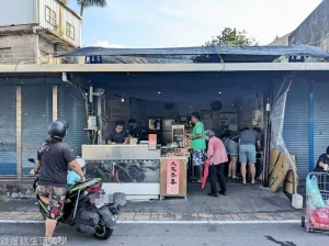 【宜蘭食記】頭城老街早餐店 - 在地人吃了73年的老店，手搟蔥油餅又酥又香