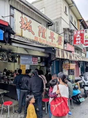 【宜蘭食記】城隍早餐店 - 創業於民國40年，焦香豆漿、控肉飯糰、煎餃都是老饕的最愛