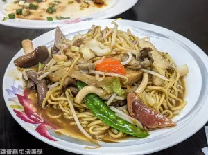 【南投食記】正義小吃部 - 水里50年老店，什錦炒麵有滿滿配料超豐盛