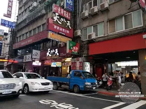 臺北西門-[天外天精緻火鍋] 誠品武昌店斜對面，多種特色湯底選擇，老字號平價CP值高麻辣鍋，Haagen-Daz冰淇淋無限量供應，營業到凌晨西門火鍋吃到飽推薦