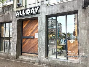 臺北松山-[ALL DAY ROASTING COMPANY] 民生社區靜巷住宅區，溫室玻璃屋明亮工業風格空間，餐食搭配美式無限續杯，邁入第10年口碑好評的自家烘焙職人咖啡