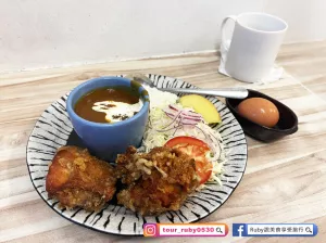 【臺北中山區美食】十巷咖哩-內用白飯咖哩醬無限續，點雙拼一次大滿足，炸豬排和唐揚雞塊，多汁嫩口，晴光市場內的人氣排隊美食-中山國小站1號出口｜Ruby說美食享受旅行(@tour_ruby530)