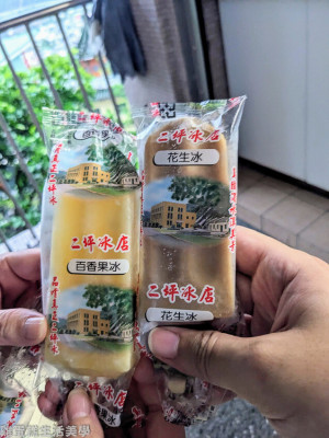 【南投食記】二坪冰店 - 水里60年老字號冰店，8元就能吃到一支冰超便宜