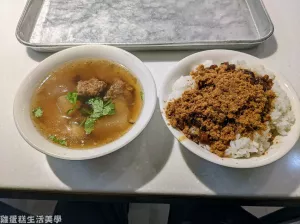 【臺北食記】北北車魯肉飯 - 北車附近平價小吃，推薦排骨酥湯滷肉飯