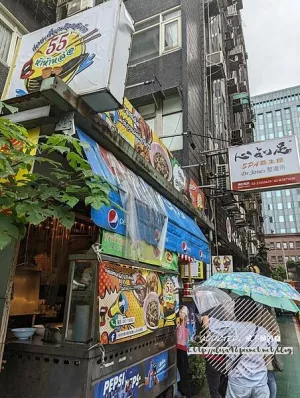 臺北信義-[哈哈羅55泰式船麵(信義店)] 近市政府捷運站走路5分鐘，平日限定超劃算百元商業午餐，泰味烤雞翅與香香豬，復刻道地泰式粿條街頭小吃