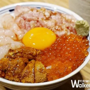 強勢挑戰海鮮控新歡！東區超夯海鮮丼「魚君」強勢插旗微風松高，再加碼推出「三人同行一人免費」讓海鮮控揪團開動。