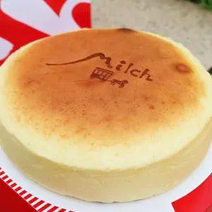 甜點控都在等出爐！Milch由布院推出「舒芙蕾起司蛋糕」一出爐就秒殺，甜點控還沒吃過就遜掉了。