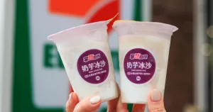 小七芋泥冰沙太狂！7-ELEVEN「芋酷同行奶芋冰沙」領(lǐng)軍9款冰品新品，蜷尾家X阿奇儂「鳳梨鐵觀音雪餅」只在小七吃得到。