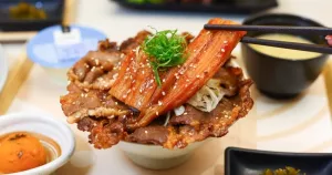 超狂燒肉海鮮丼！定食8聯名臺中「老井燒肉」3款燒肉丼開吃，神還原「燒牛丼、雞白湯」臺中燒肉吃起來。