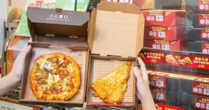 小七賣必勝客Pizza！7-ELEVEN必勝即享站「個人比薩」，臺北獨家10間門市直送開吃。