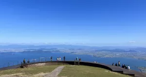 從京都出發！捕捉日本最大湖泊琵琶湖的另一個視角，搭登山纜車前進海拔1000公尺的無邊際湖景露臺「BIWAKO TERRACE」。