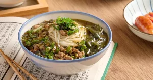 林口人的文青蝦仁飯！林口三井新開店「忠青商行」皮蛋肉燥麵、醃篤鮮領(lǐng)軍眷村臺(tái)菜必吃清單。