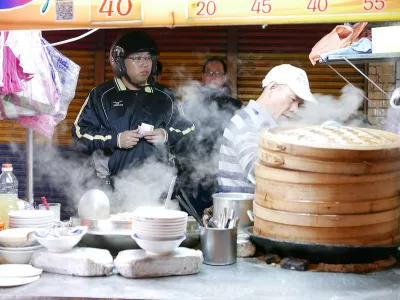 延三夜市 臺北橋頭割包、四神湯、滷肉飯