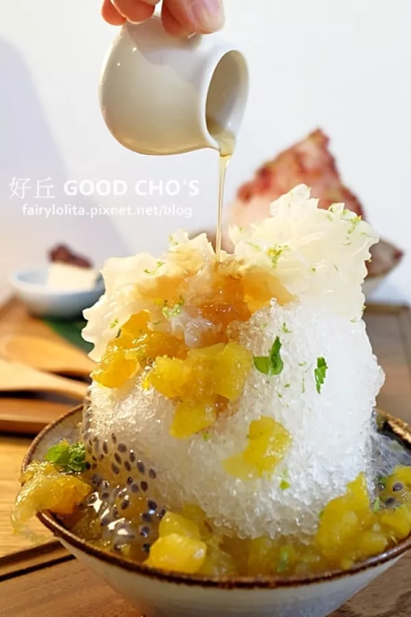 《北市信義區?食記》好丘Good Chos。「初夏．初冰 夏季限定冰品」，文青饗宴的視覺呈現，吃冰也可以如此富有藝文感！