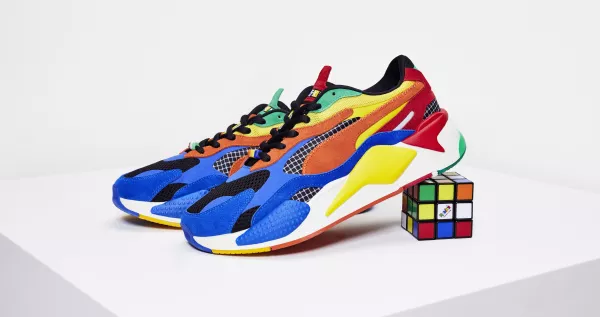 勸敗聖誕清單再加一！PUMA X RUBIK’S魔術(shù)方塊聯(lián)名限定，11／21起PUMA指定門市限量發(fā)售，這雙穿上去茫茫人海中一眼就能看見你。