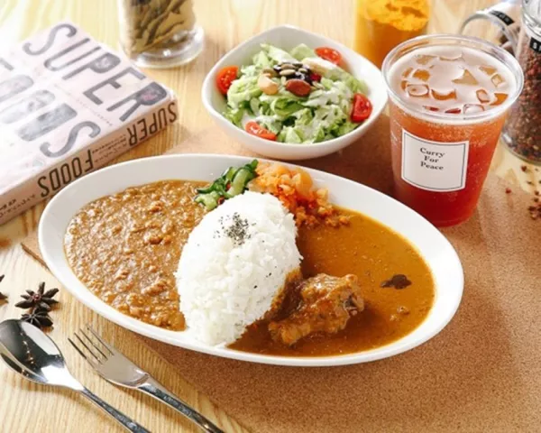 日本人的咖哩就是美味！日本人開的咖哩店「Curry For Peace」味道就是不一樣，首推「麻婆雙拼咖哩」超高CP值的雙重美味。