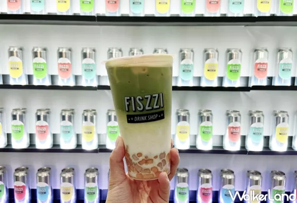 綠綠的就是要尖叫！FISZZI費滋氣泡飲推出全新秋季限定「靜岡抹茶季」同品項第二杯半價，要用最迷人的綠綠抹茶陪你一起尖叫打卡。