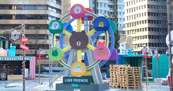 熊大樂園、貨櫃市集搶先曝光！免費(fèi)入場「LINE FRIENDS Carnival派對時光」挑戰(zhàn)信義區(qū)最萌打卡點(diǎn)，「造型摩天輪、大型公仔」讓臺北人瘋狂熱搜。