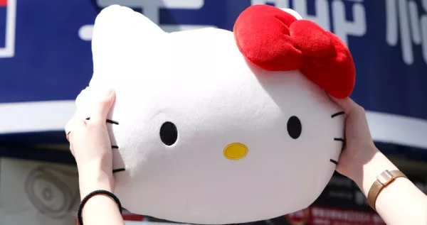 KITTY控衝全聯集點！挑戰最萌全聯集點「HELLO KITTY日用積分樂」鐵粉全都要，超萌「KITTY玩偶毛毯組」讓婆媽也少女心噴發。