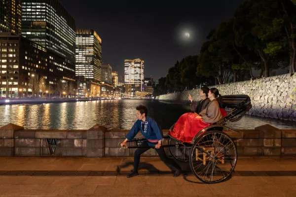 超狂賞月人力車搭起來！星野集團「虹夕諾雅 東京」推出超奢華體驗，夜晚限定「賞月人力車」、手作控最愛「DIY紅葉庭園盆景」，秋季最棒玩法要朝聖。