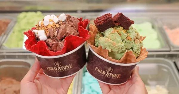 整個月冰淇淋買一送一！COLD STONE「提拉米蘇冰淇淋」聖誕節限定開吃，連續35天「耶誕水晶球搖搖樂」抽買一送一吃起來。