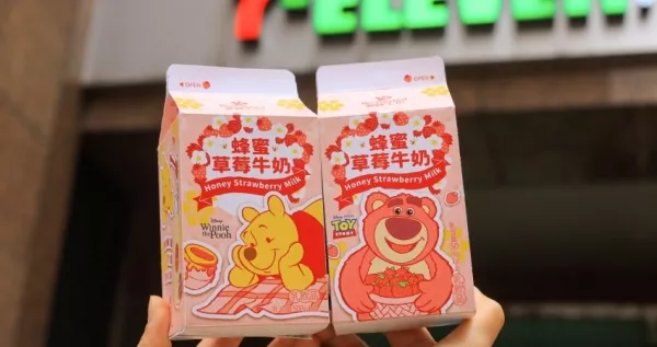 小七草莓季超夢(mèng)幻！7-ELEVEN「草莓珍珠氣泡飲」領(lǐng)軍100款草莓甜點(diǎn)，再加碼「卡娜赫拉零食盒、小熊維尼草莓牛奶」炸裂少女心。