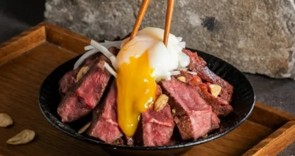 宮本野牛丼買一送一！宮本武丼減壓菜單99元開(kāi)吃、最多現(xiàn)省6204元，加碼再送買一送一「減壓券」。