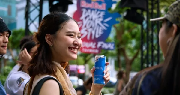 Red Bull 推出夏季限定六月莓風(fēng)味！夏天解暑首選、全家購(gòu)買兩瓶享第二件六折優(yōu)惠，全聯(lián)限時(shí)4入組208元。