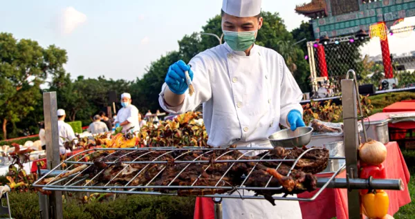 圓山烤肉節！一年一度圓山飯店「中秋烤肉民歌之夜」欣賞中秋美景、品嚐五星烤肉夜景，再加碼抽萬元好禮。