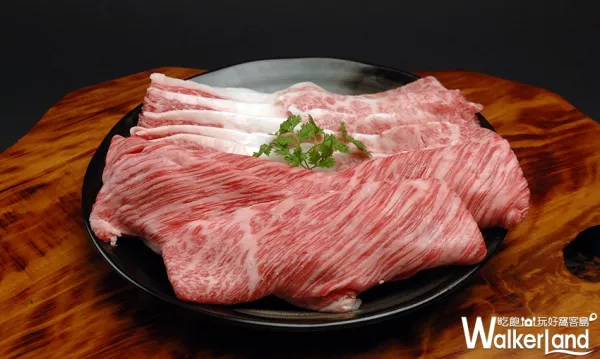 肉肉控等了日本和牛十四年！臺(tái)南晶英酒店首批日本和牛就推出最高等級(jí)「和王BMS12」，讓你吃到奢華珍稀的日本和牛。