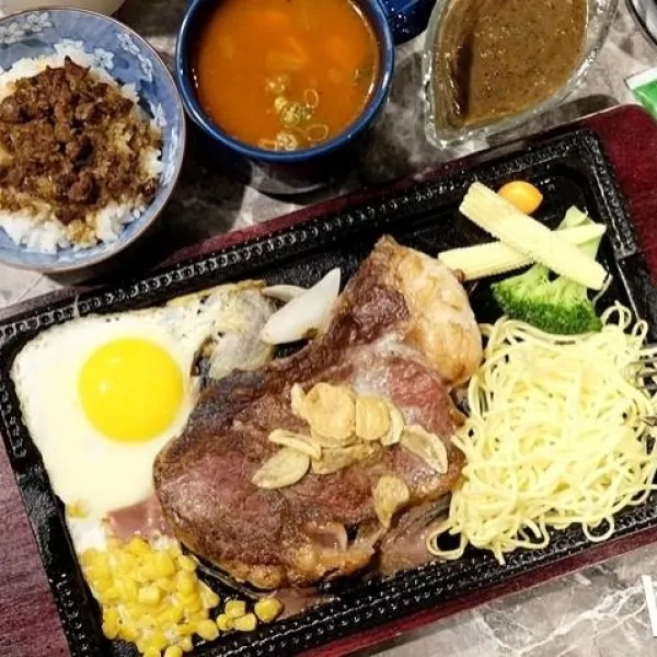 肉肉控一定要知道！樂軒首間附餐吃到飽牛排館「鉄火牛排」，期間限定兩人同行一人半價。