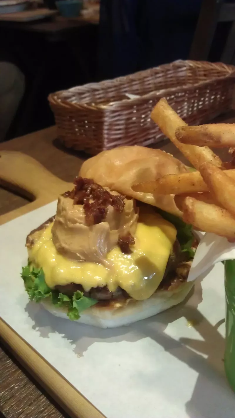 [食-東區(qū)] 1885 Burger store 美式餐廳