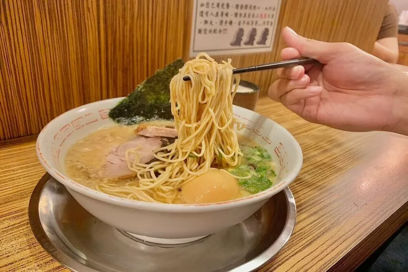 【臺南美食】永康區排隊名店│俺の豚│濃厚豚骨拉麵│ラーメン│日式餐廳│超厚叉燒│停車方便