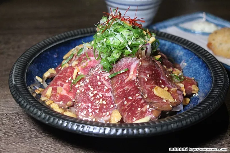 將軍府｜臺中居酒屋推薦，將軍府勤美店日式裝潢超有氛圍，串燒丼飯清酒等菜色多，臺中宵夜居酒屋推薦