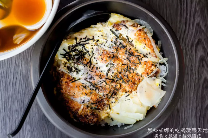 高雄苓雅︱麻辣魂深夜食堂　麻香熱辣麻辣燙、酥脆厚切豬排丼飯，吃！都吃！