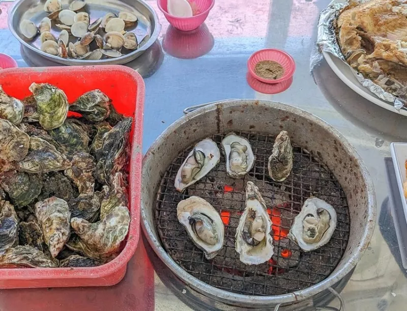 東石美食推薦｜烤蚵吃到飽｜東石CP值很高海鮮餐廳｜蚵老大海鮮碳烤