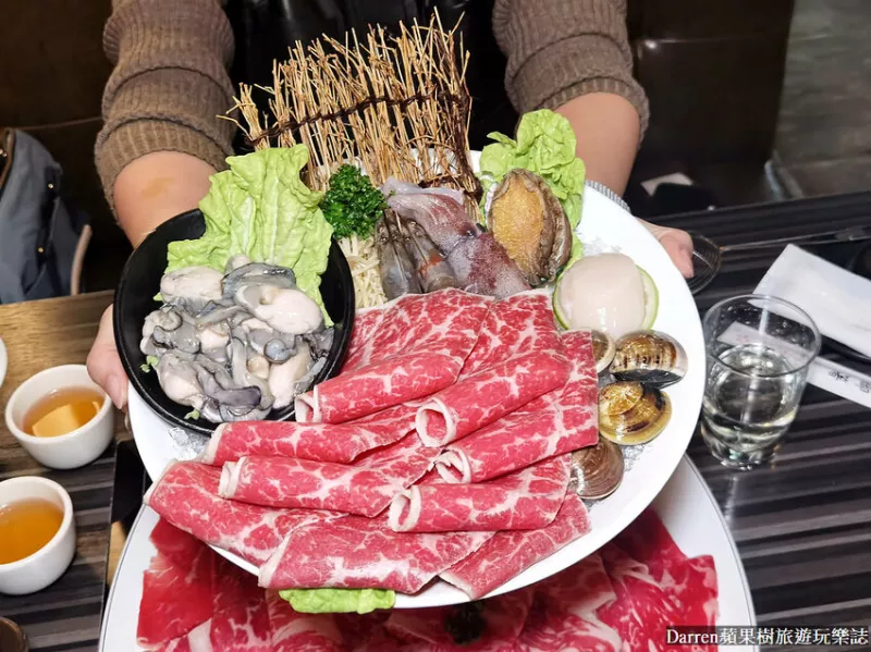 臺北市信義區(qū)大份量和牛肉盤、龍蝦、鮑魚、干貝!不輸給橘色頂級食材，價錢卻親民又好吃