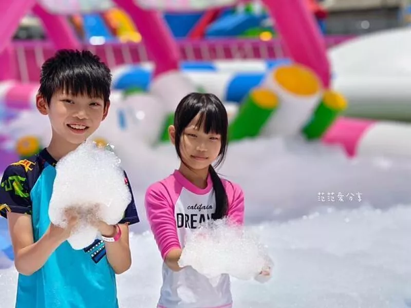 臺(tái)中親子水上嘉年華 FUN肆玩水中 氣墊水樂園 泳池泡泡 臺(tái)中水樂園